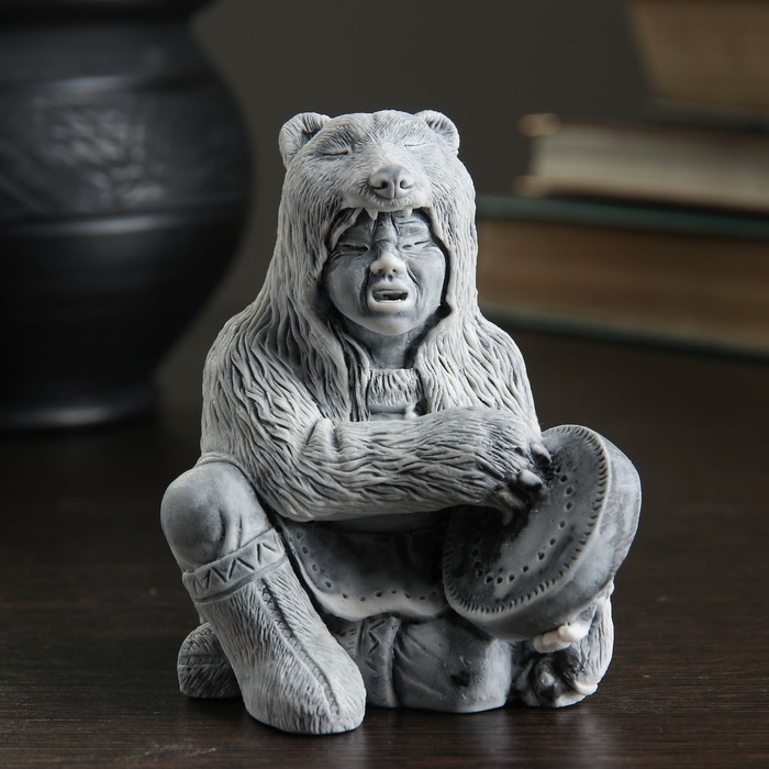 фото Сувенир "шаман в шкуре медведя с бубном" 8,5см сувениры из мраморной крошки