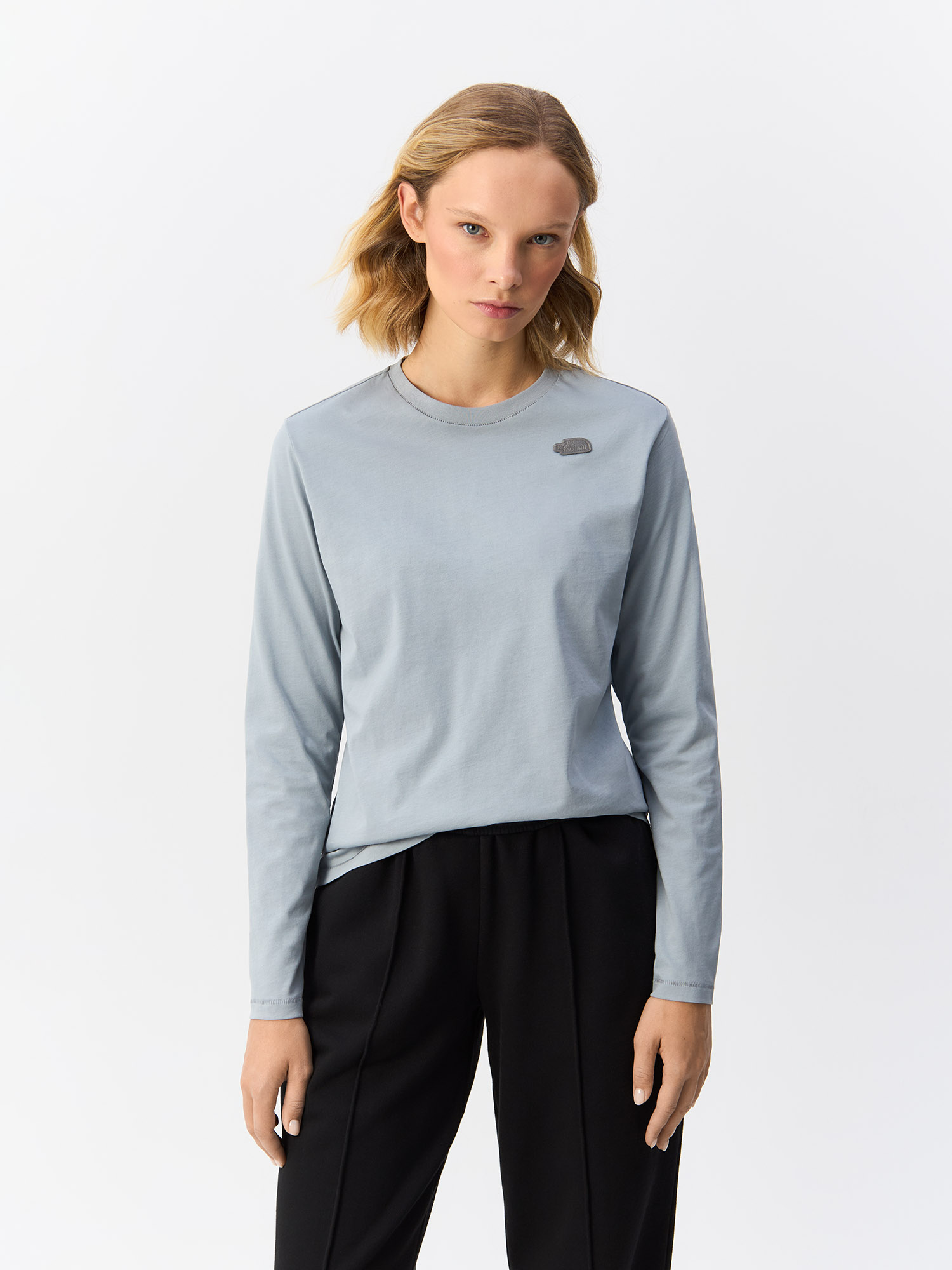 

Лонгслив женский The North Face Natural Dye NF0A89CC9OW1 голубой L, Natural Dye