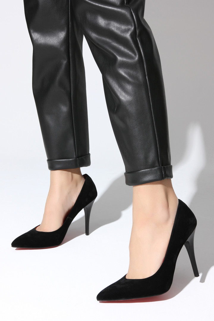 

Туфли женские ROVIGO 2014.0002442.14.784 черные 39 EU (доставка из-за рубежа), 2014.0002442.14.784