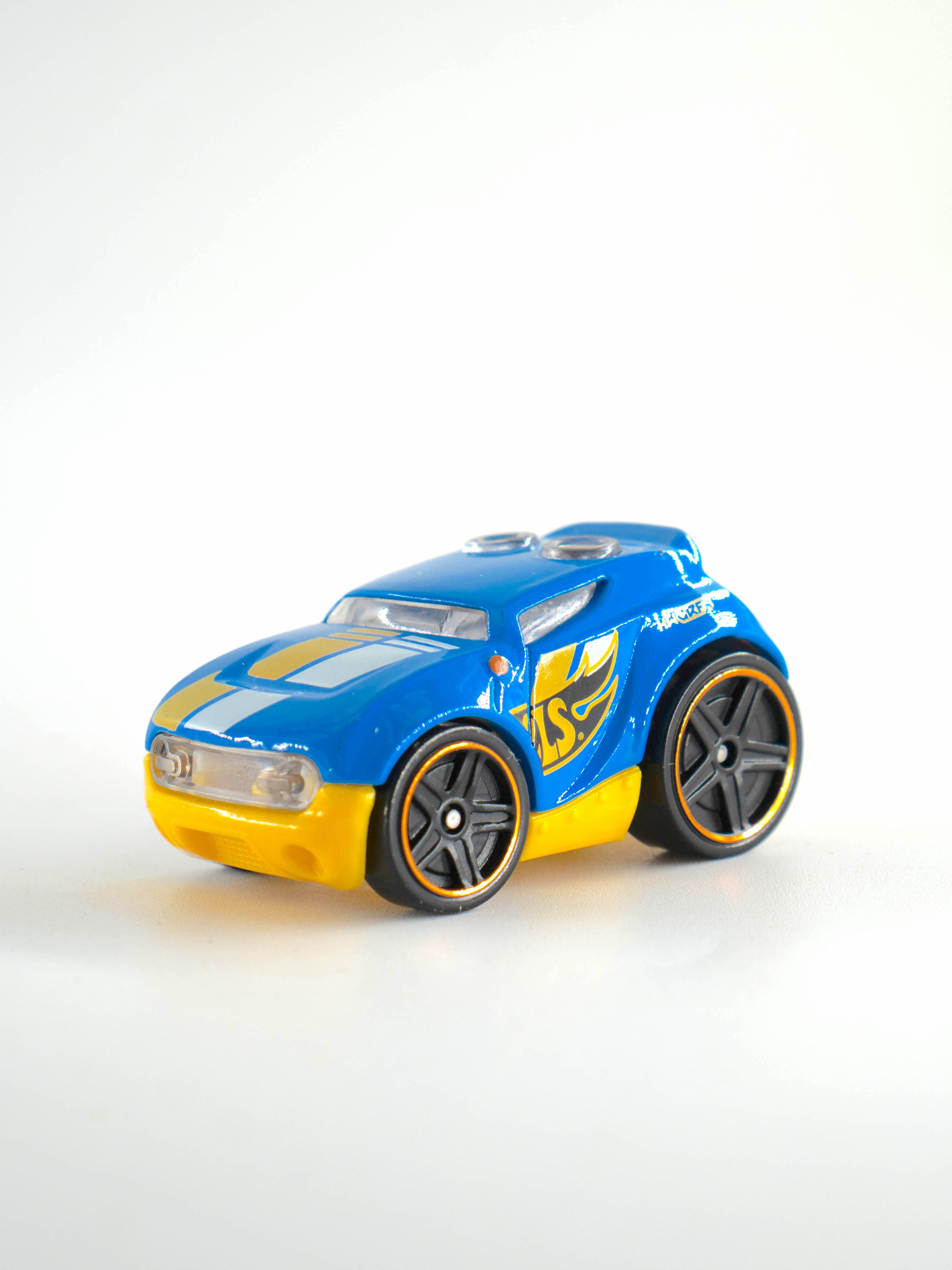 

Машинка базовой коллекции Hot Wheels ROCKET BOX 5785/HCX07, Желтый;синий