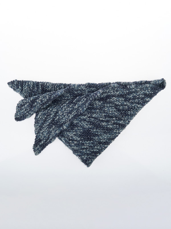 

Косынка женская Noryalli 31310 синяя, 122х64 см, Серый, 31310