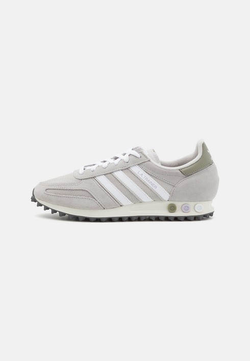 

Кроссовки женские Adidas Originals La Trainer Unisex серые 40 EU (доставка из-за рубежа), Серый, La Trainer Unisex