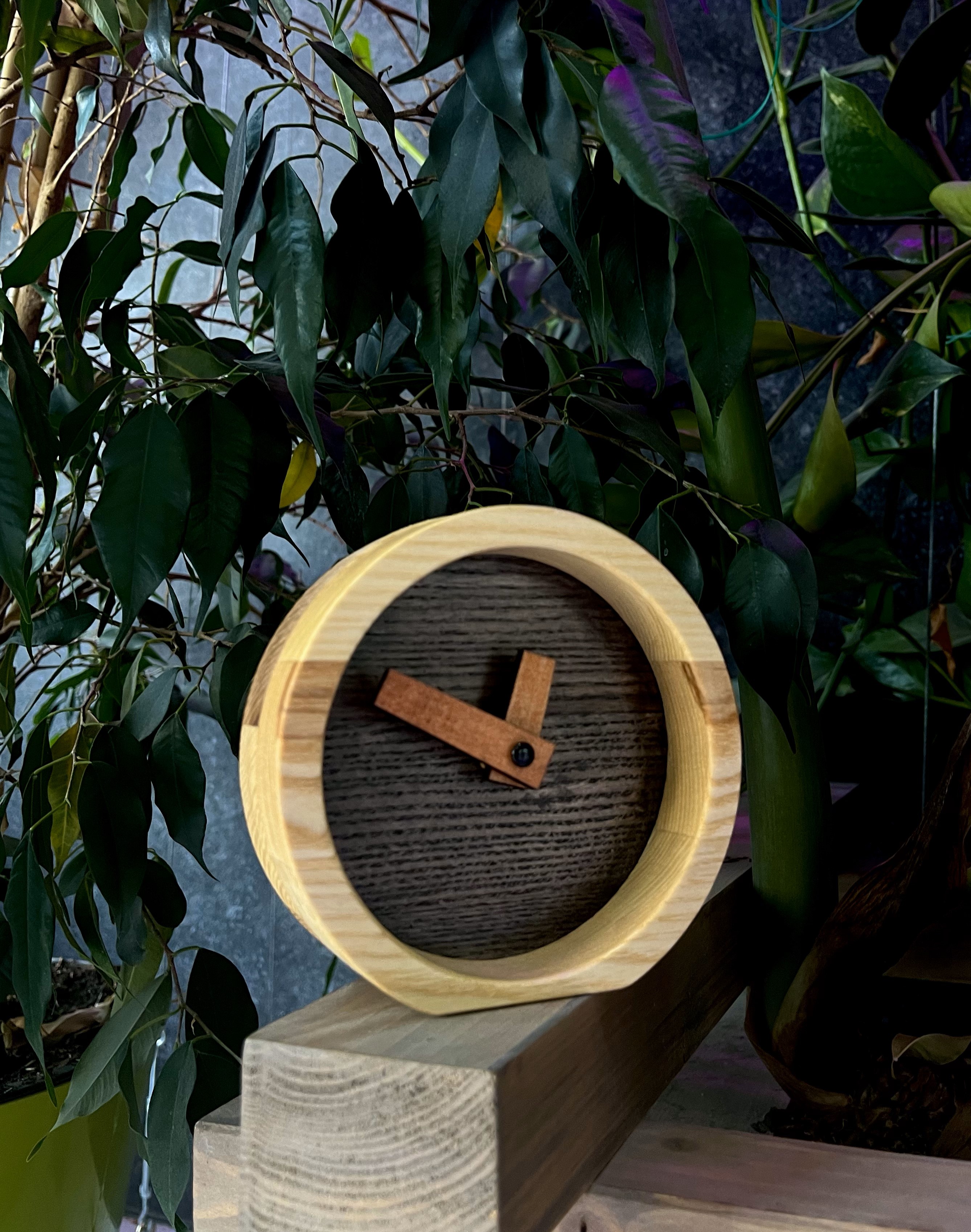 Настольные интерьерные деревянные часы Raisin Time Plato'S Прямоугольник Оранжевый