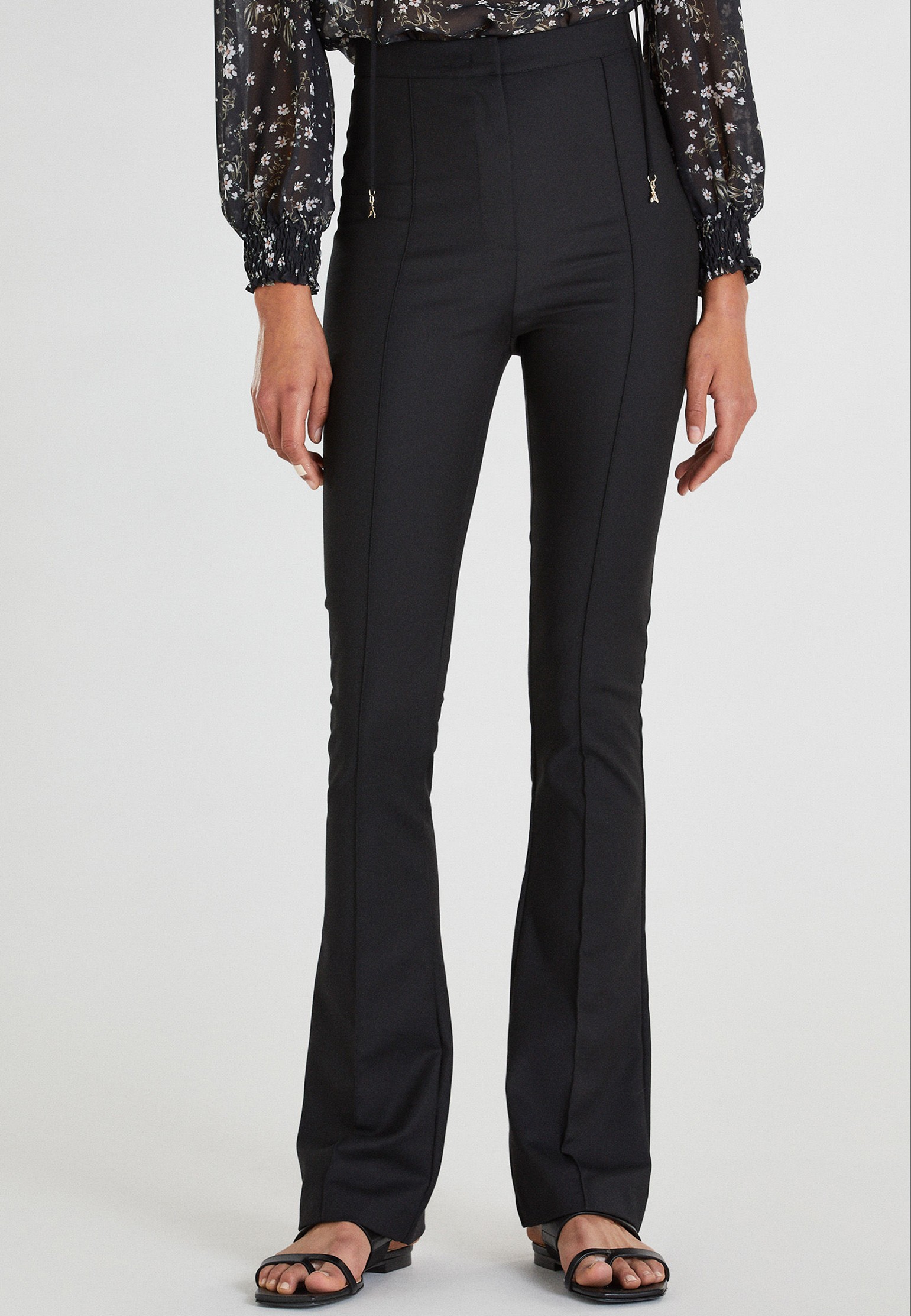 

Брюки женские Patrizia Pepe 134769 черные 40 IT, 134769