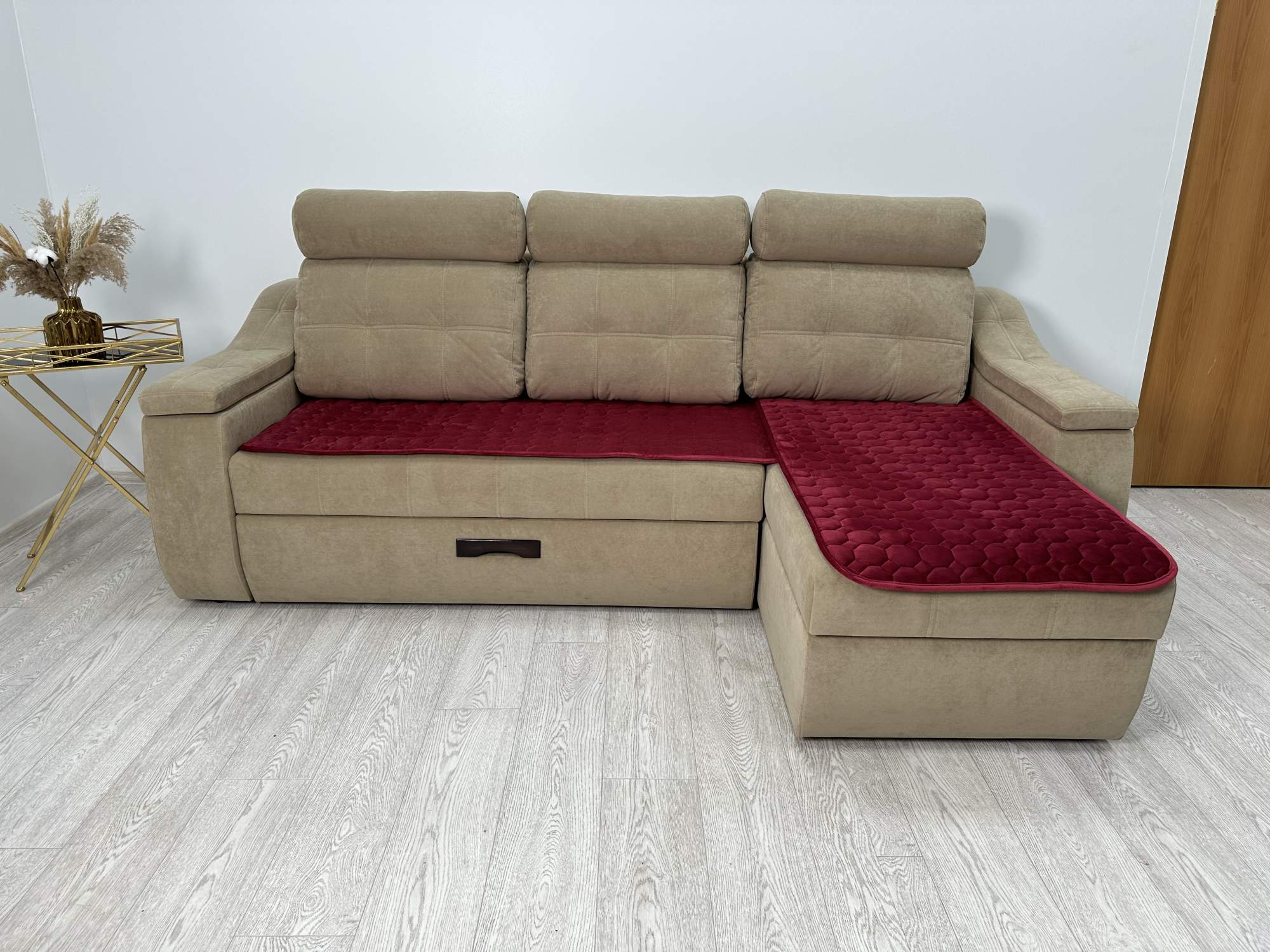 Нескользящие чехлы на угловой диван Home Comfort 160х90см бордовый 3100₽