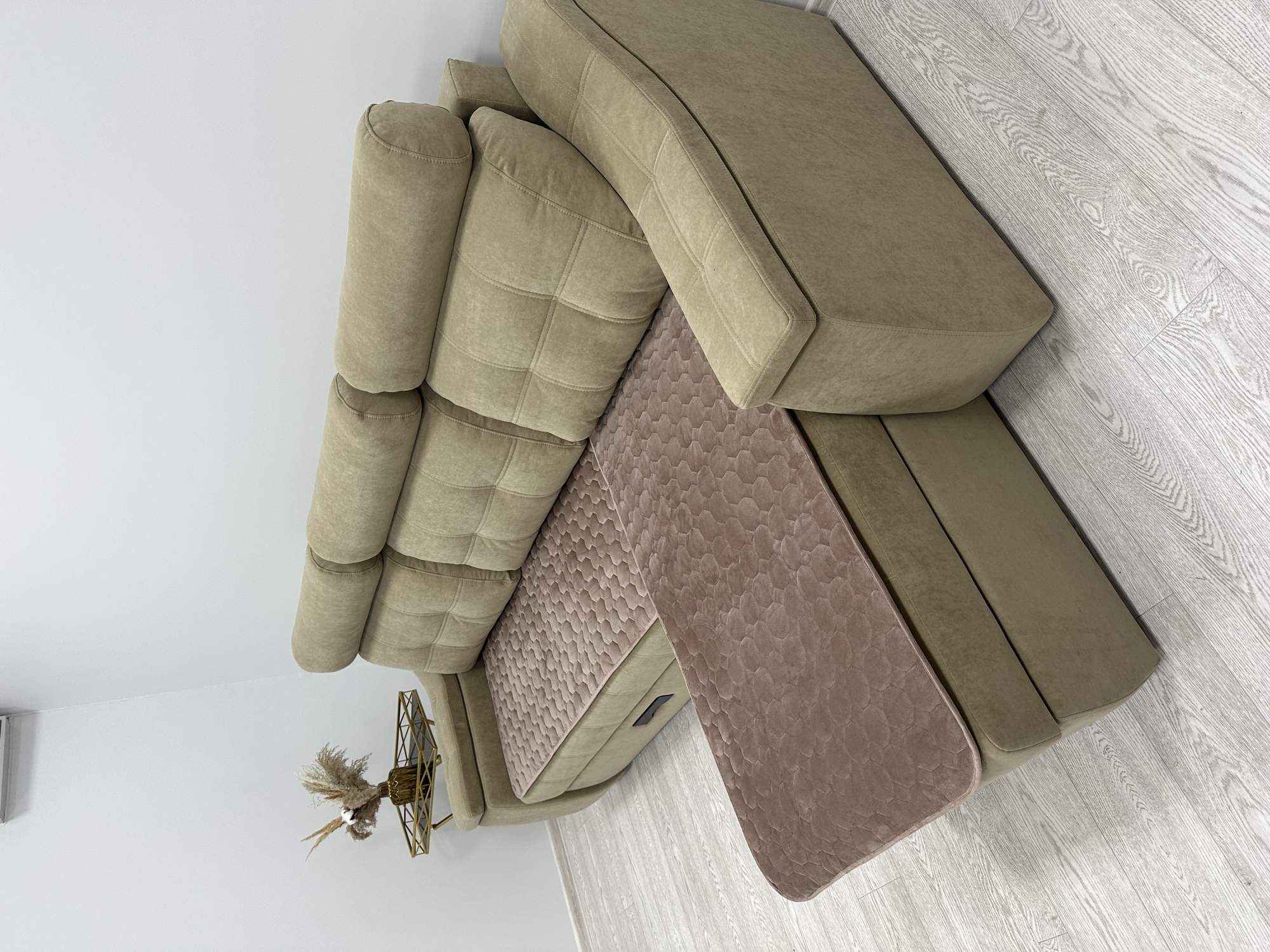 Нескользящие чехлы на угловой диван Home Comfort 160х90см капучино 3100₽