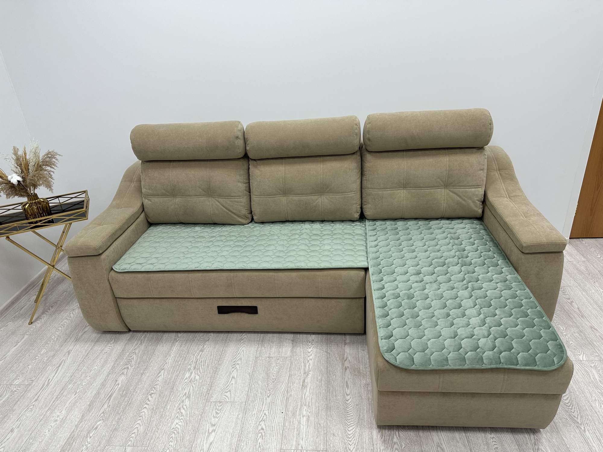 Нескользящие чехлы на угловой диван Home Comfort 160х90см светло-зеленый 3100₽