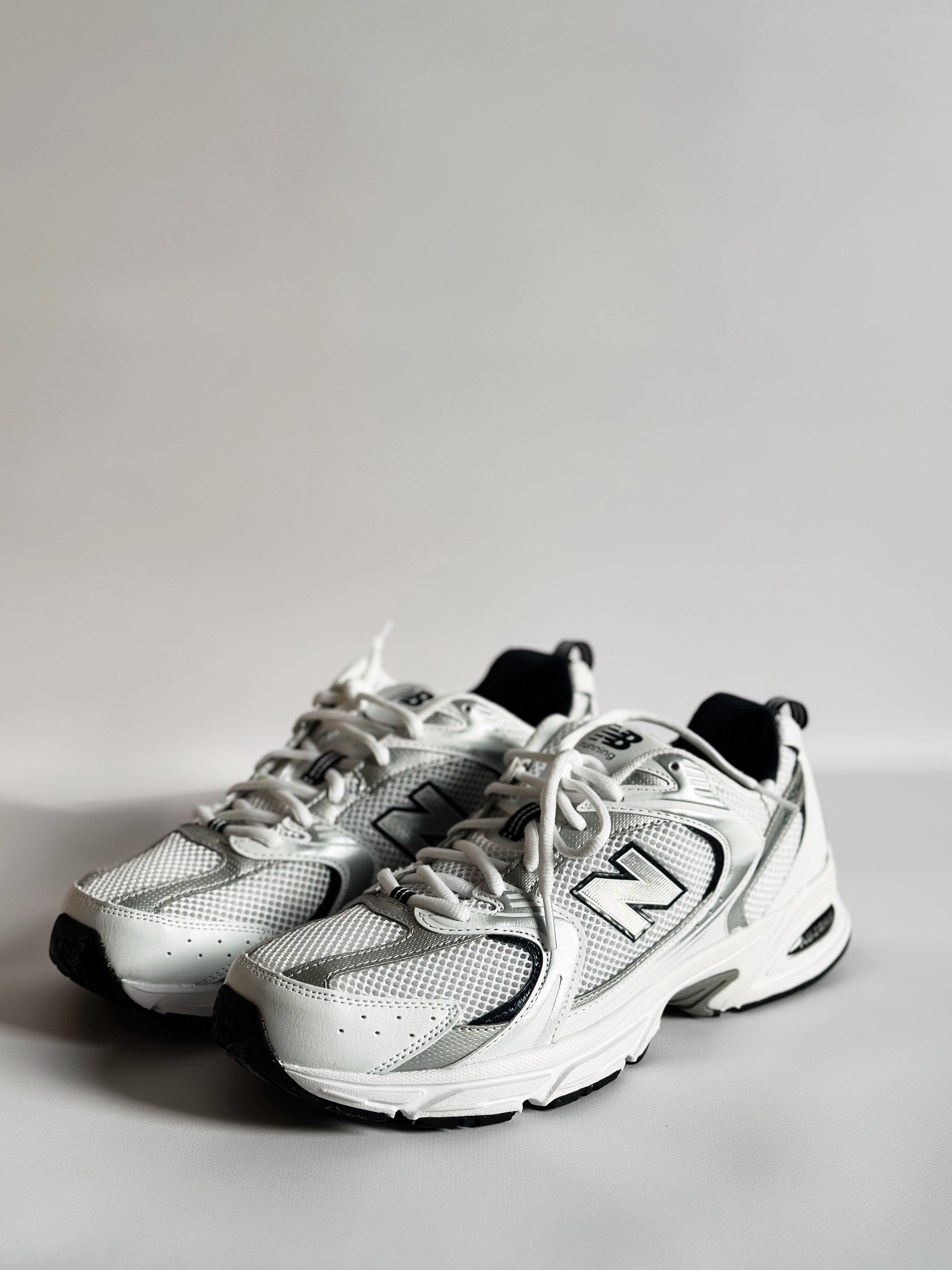 Кроссовки унисекс New Balance 530 белые 7.5 US; 9 US белый