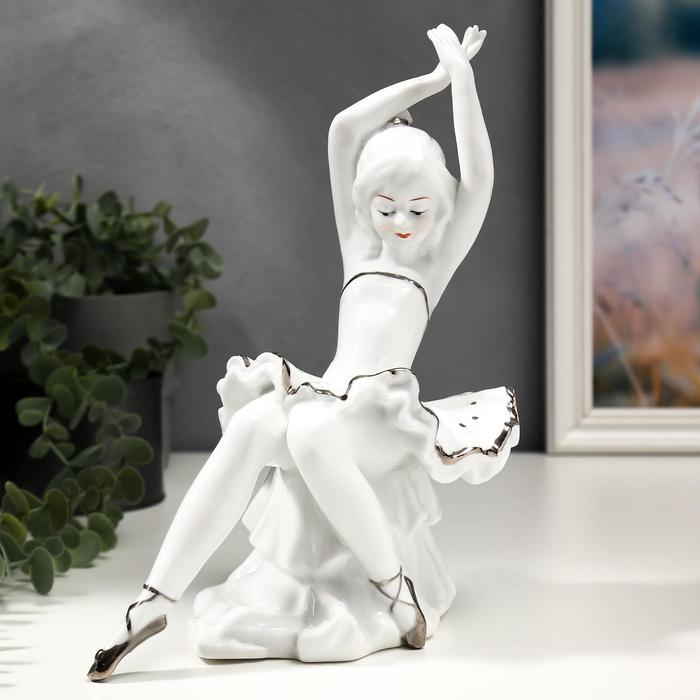 фото Сувенир керамика "балерина в волнистой пачке на пуфе" белый с серебром 24х12х19,5 см nobrand