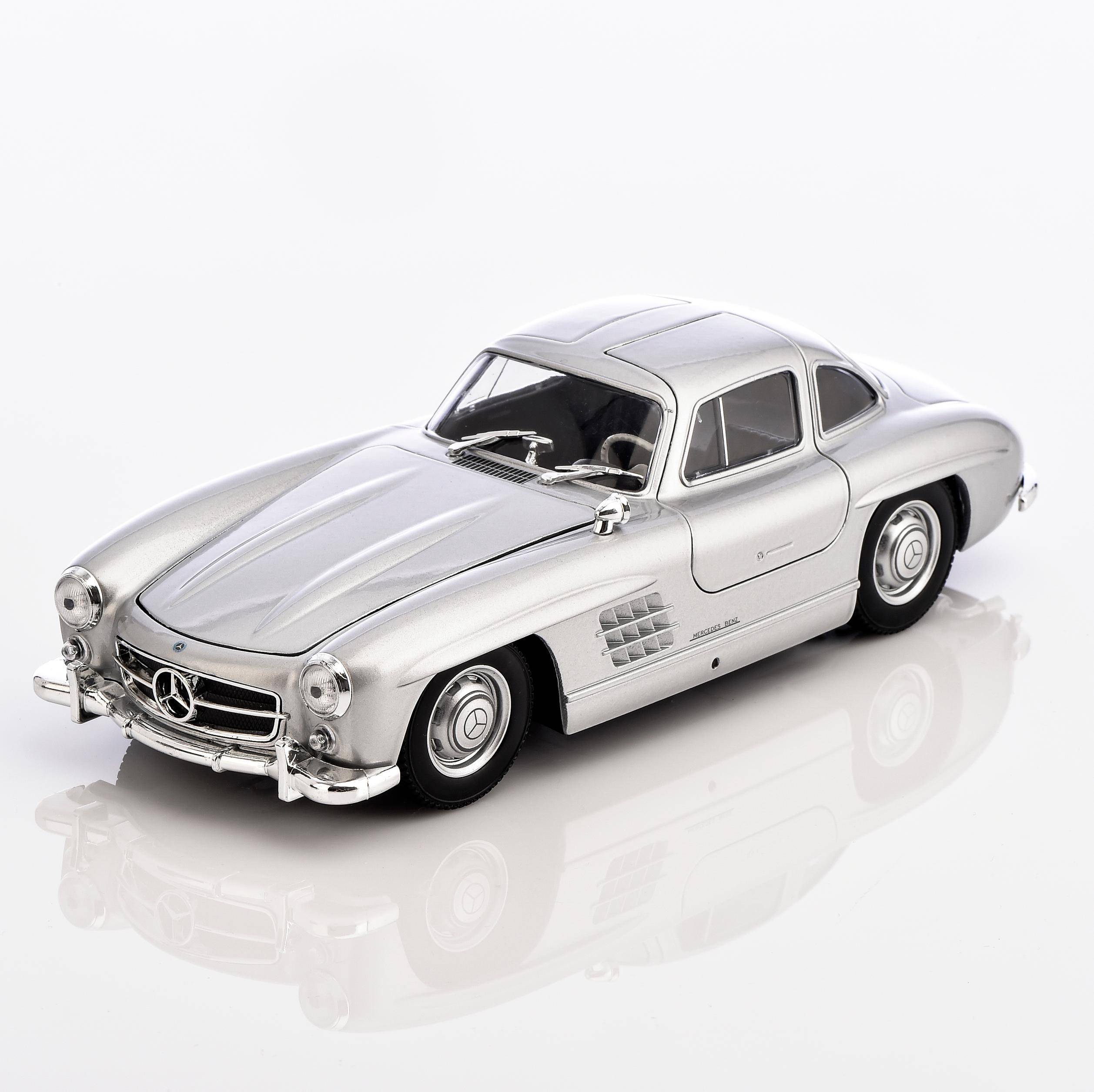 

Машинка металлическая Bburago 124 Mercedes-Benz 300 SL (1954), серебристый, 18-22023