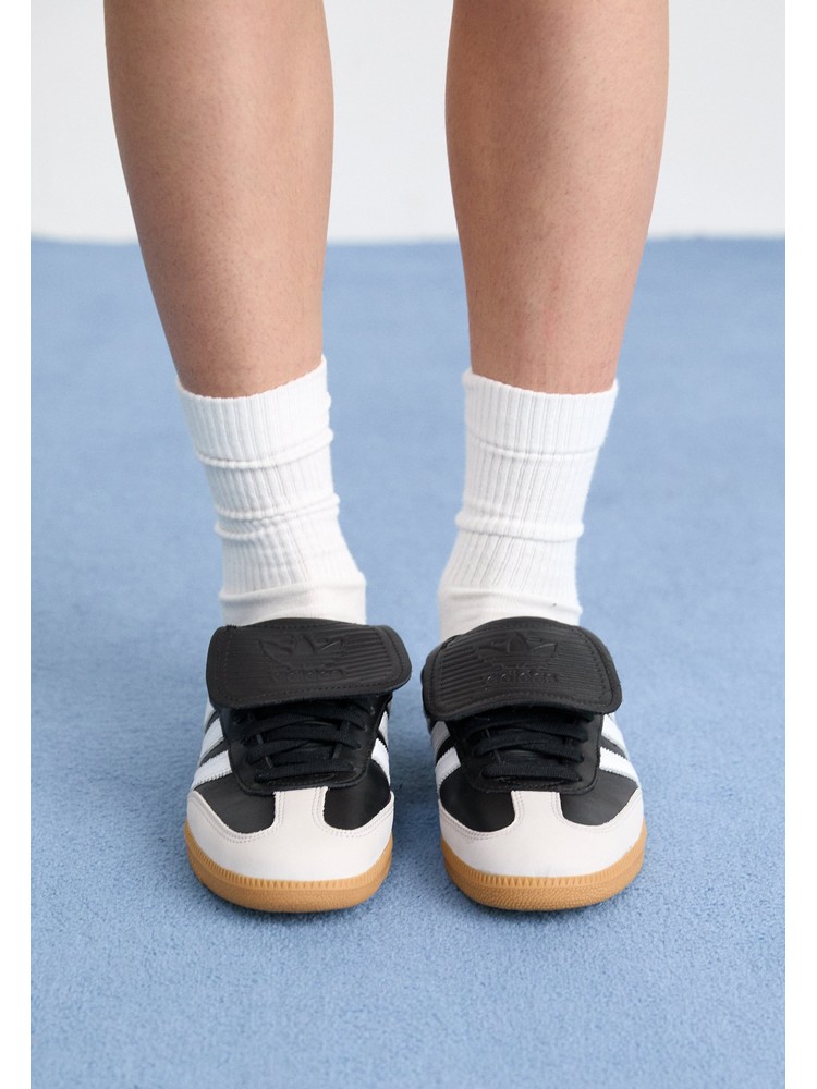 

Кеды унисекс Adidas Originals AD111A2LW черные 45 1/3 EU, Черный, AD111A2LW