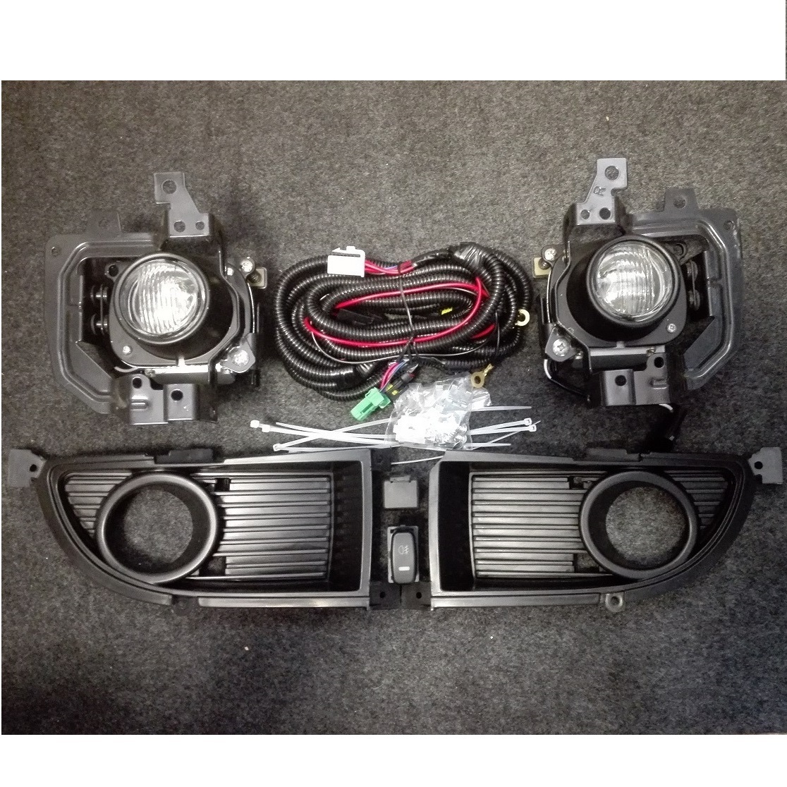 

Комплект противотуманных фар Mitsubishi Lancer 9 2005-2007 рестайлинг