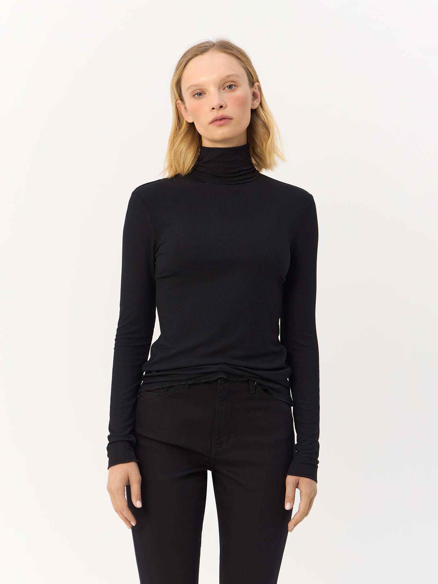 

Водолазка женская QS by s.Oliver 2138340/9999 черная XS, Черный, 2138340