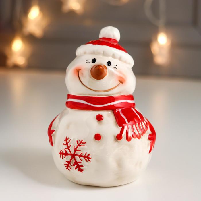 

Сувенир керамика "Снеговик красный колпак, шарф, с красной снежинкой" большой 13,2х9,2х9,5