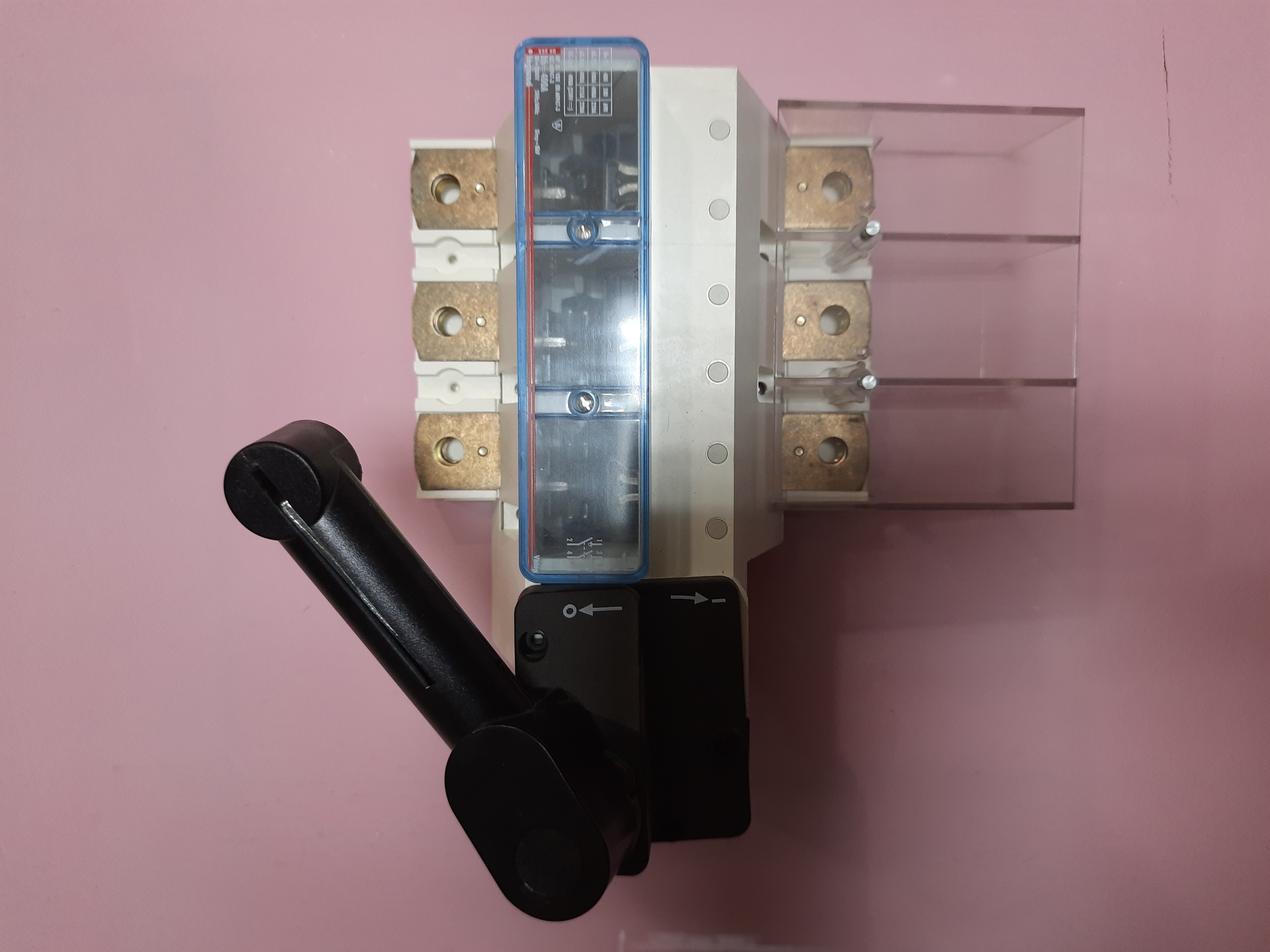 

Рубильник Legrand 22550 Visitor 3P 400А фронтальный привод