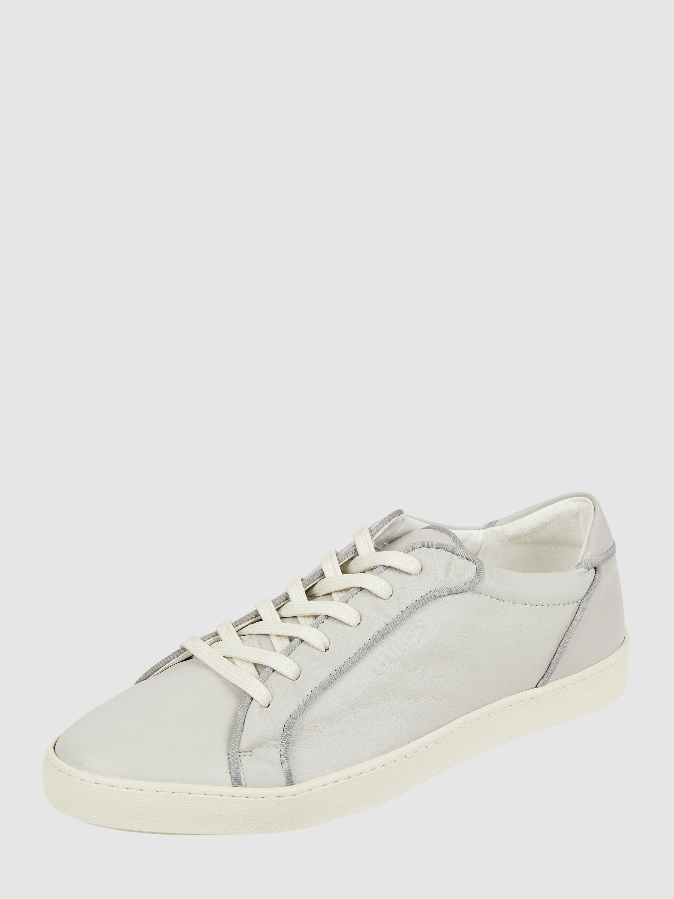 

Кеды мужские GUESS 1464769 белые 40 EU (доставка из-за рубежа), Белый, 1464769