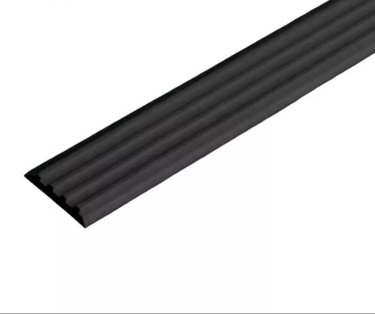 фото Самоклеящаяся резиновая полоса против скольжения, 29мм х 3мм, черный, длина 12,3м safetystep