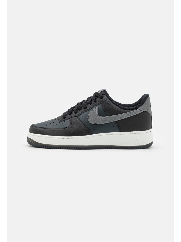 

Кеды мужские Nike Air Force 1 '07 low черные 38.5 EU, Черный, Air Force 1 '07 low