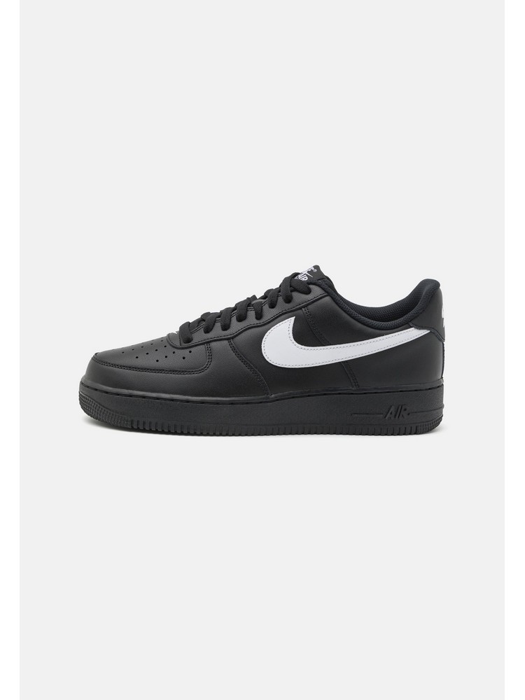 Кеды унисекс Nike Air Force 1 '07 low черные 38.5 EU черный