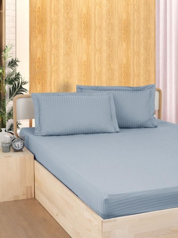 Простыня на резинке из страйп-сатина KARVEN P937 индиго 180х200х33 с наволочками