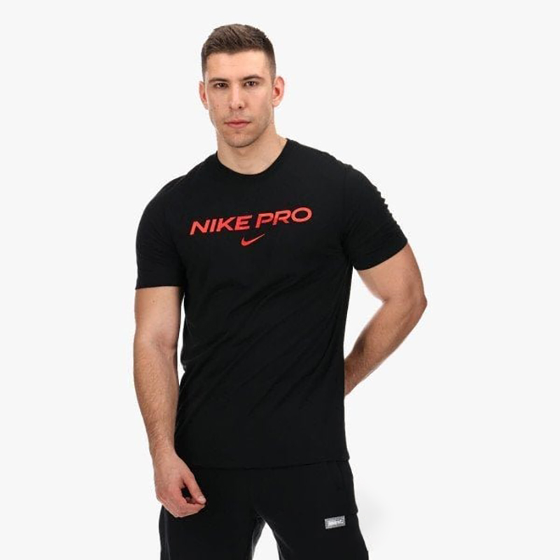 

Футболка мужская Nike DO2188 черная S, DO2188
