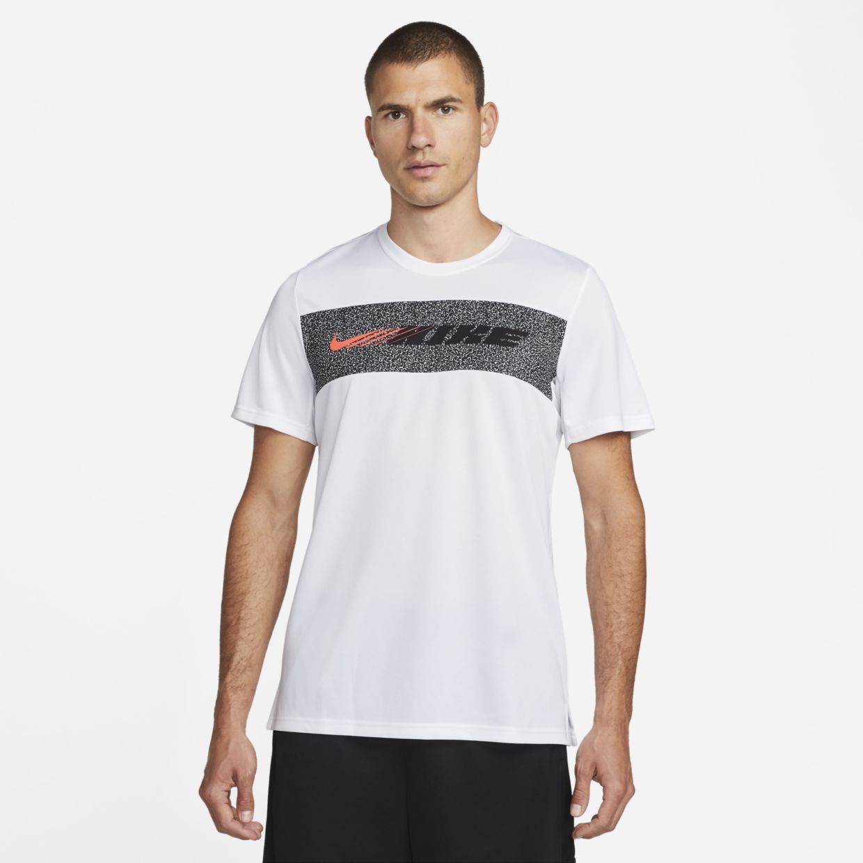 

Футболка мужская Nike DN4257 черная L, DN4257
