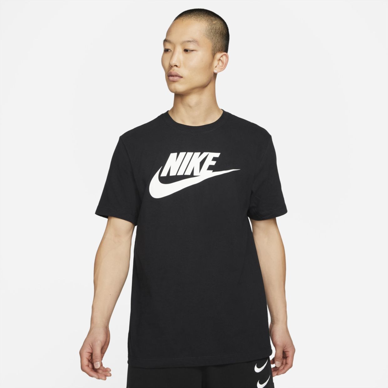 

Футболка мужская Nike BV0622 черная XL, BV0622