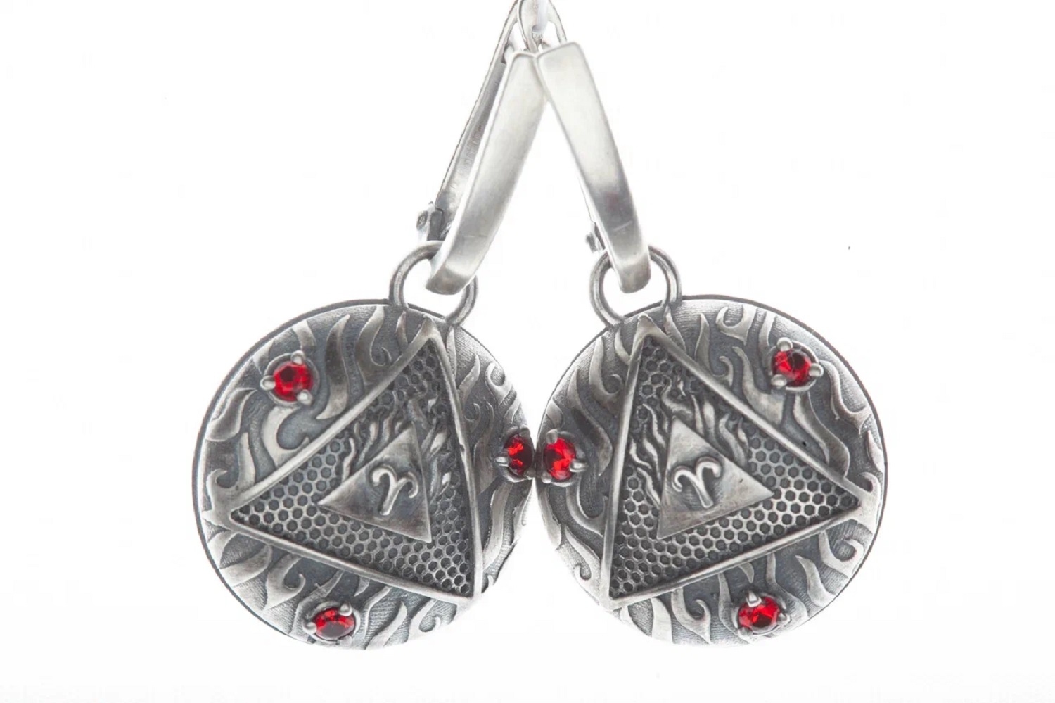 

Серьги из серебра Diviy Любовь Овна, гранат искусственный, Любовь Овна