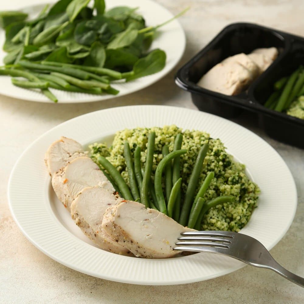 

Грудка куриная на пару МясновЪ ШЕФ-ПОВАР от КуулКлевер кускус со шпинатом +-288 г