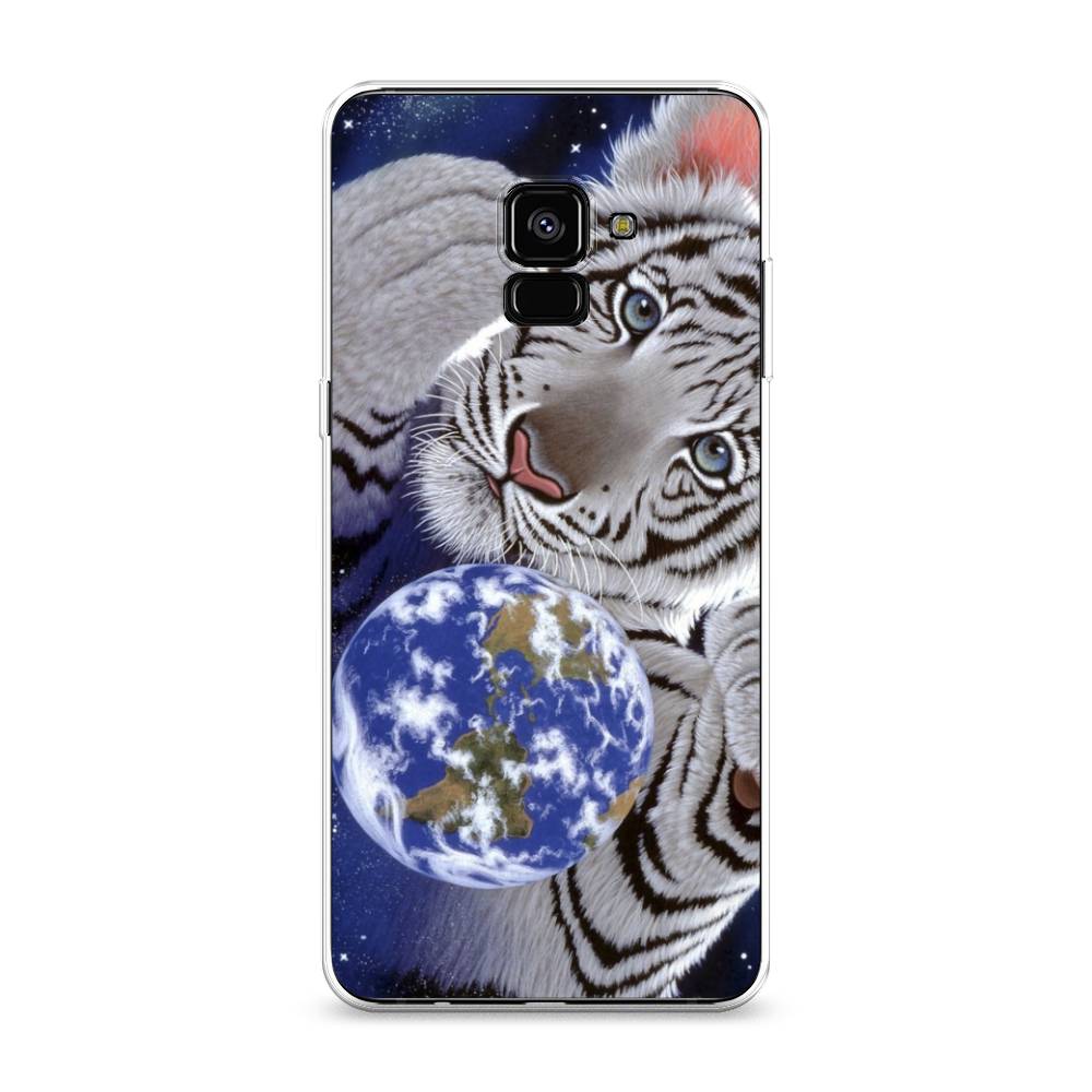 

Чехол на Samsung Galaxy A8 Plus 2018 "Тигренок и Земля", Синий;белый;черный, 25550-1