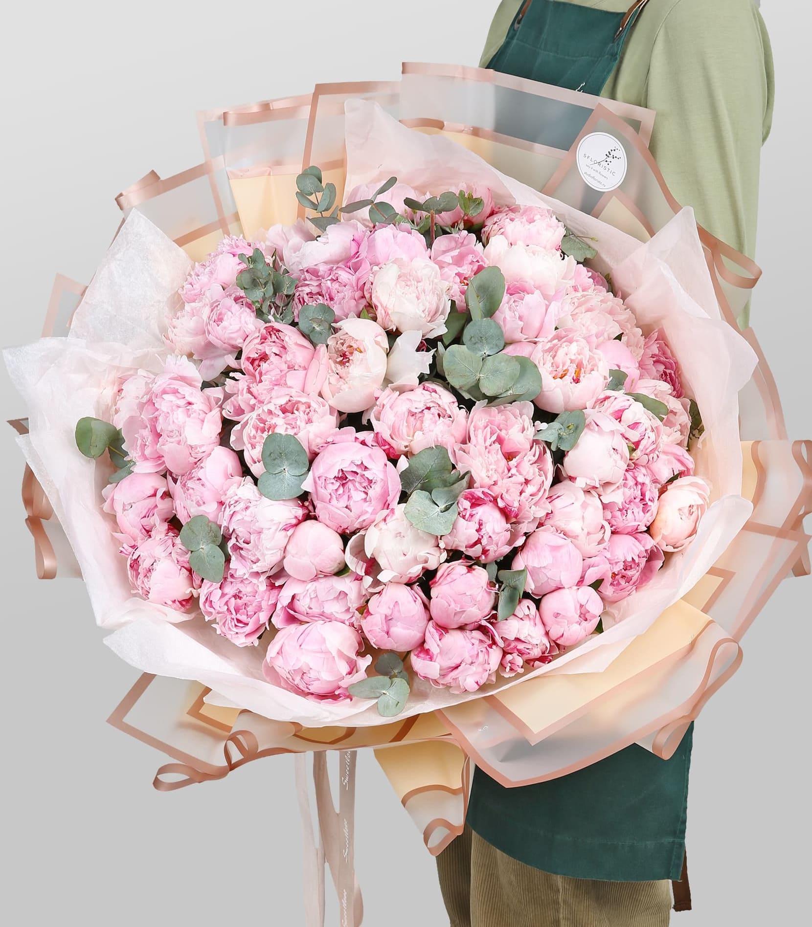 

Букет Studio Floristic из пионов и эвкалипта 51 шт 40 см розовый