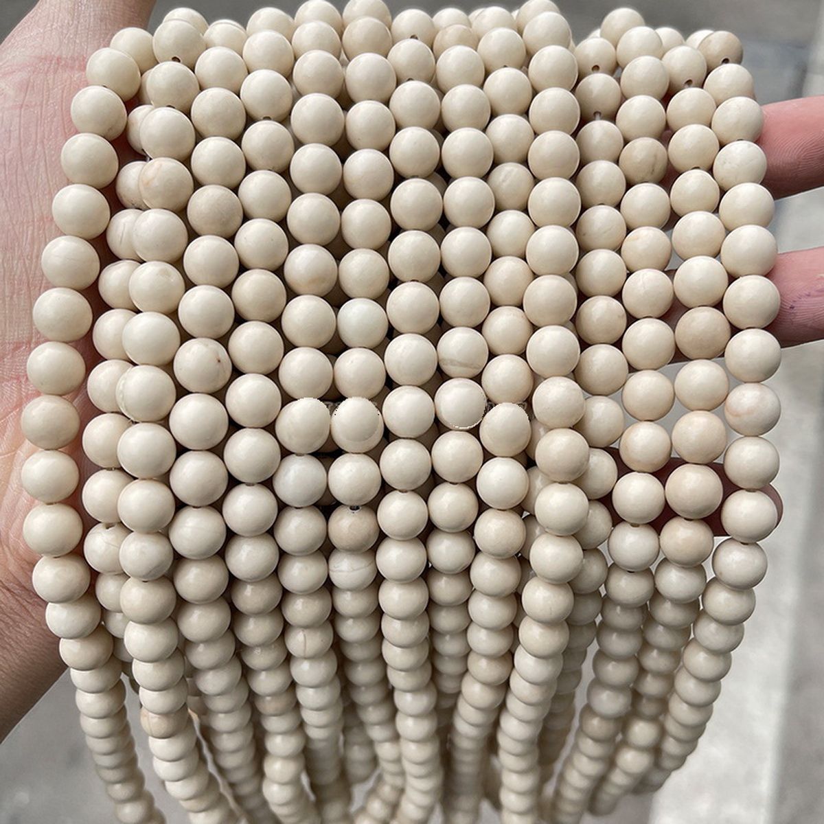 

Говлит натурал.(цвет-слоновая кость)-12,5 мм, бусины на нитке (37-38 см, около 31 шт.), Белый, Говлит