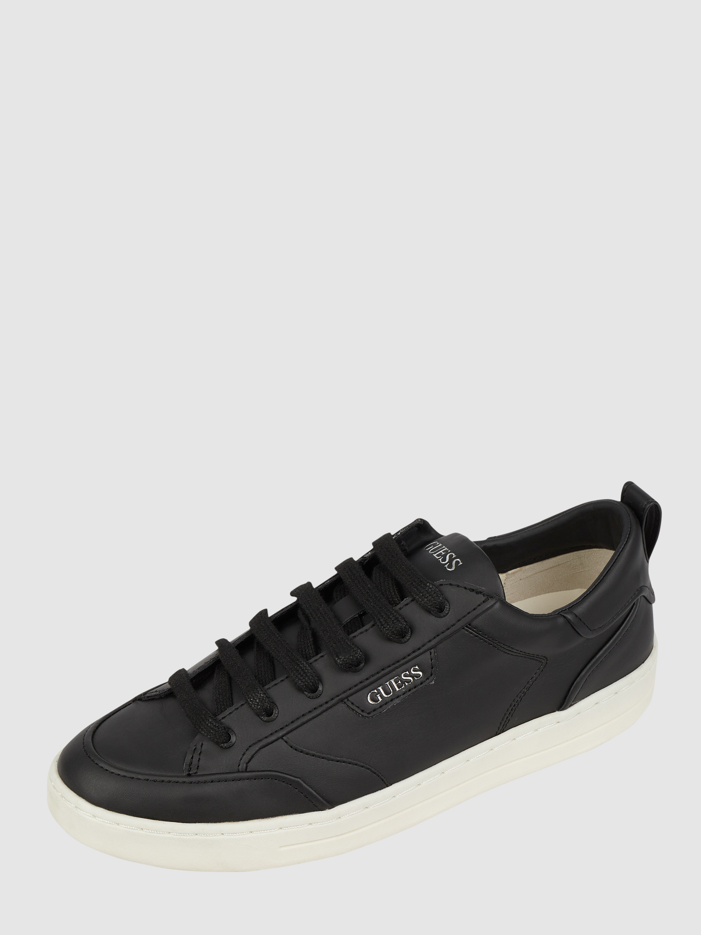 

Кеды мужские GUESS 1464790 черные 40 EU (доставка из-за рубежа), Черный, 1464790
