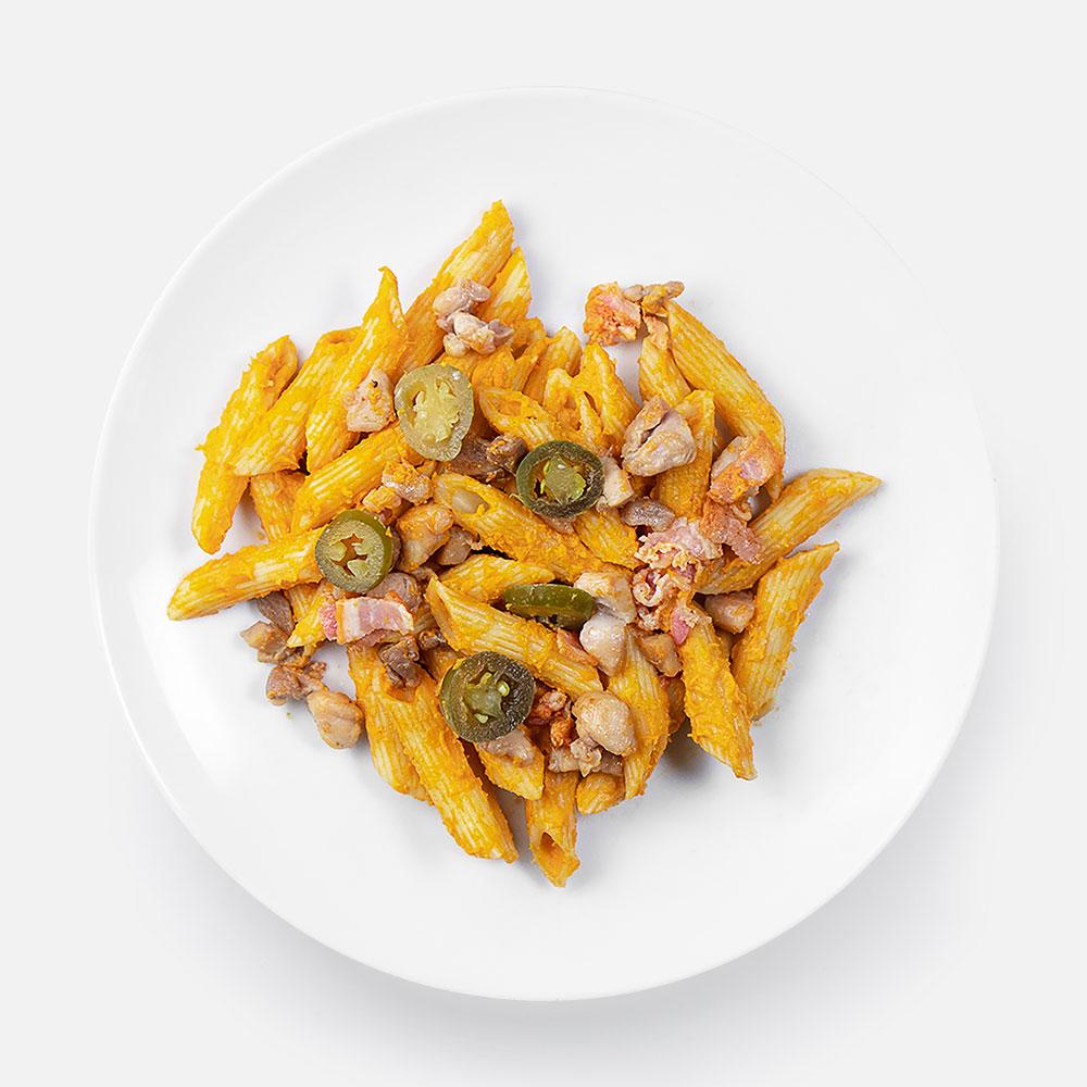 фото Пенне eattery с курицей, беконом и халапеньо, в томатном соусе, 250 г