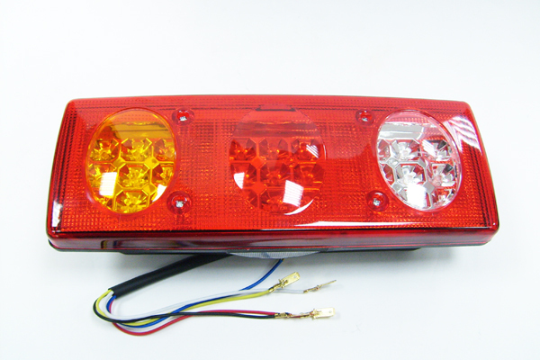 

Фонарь задний LED 24V левый (универсальный, 300х130х80хмм, 33LED, 6.6W) AT AT18216