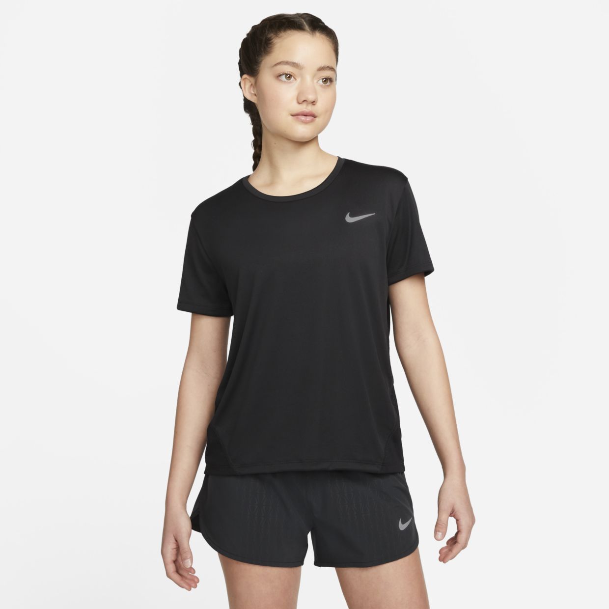 

Футболка женская Nike DD7904 черная S, DD7904