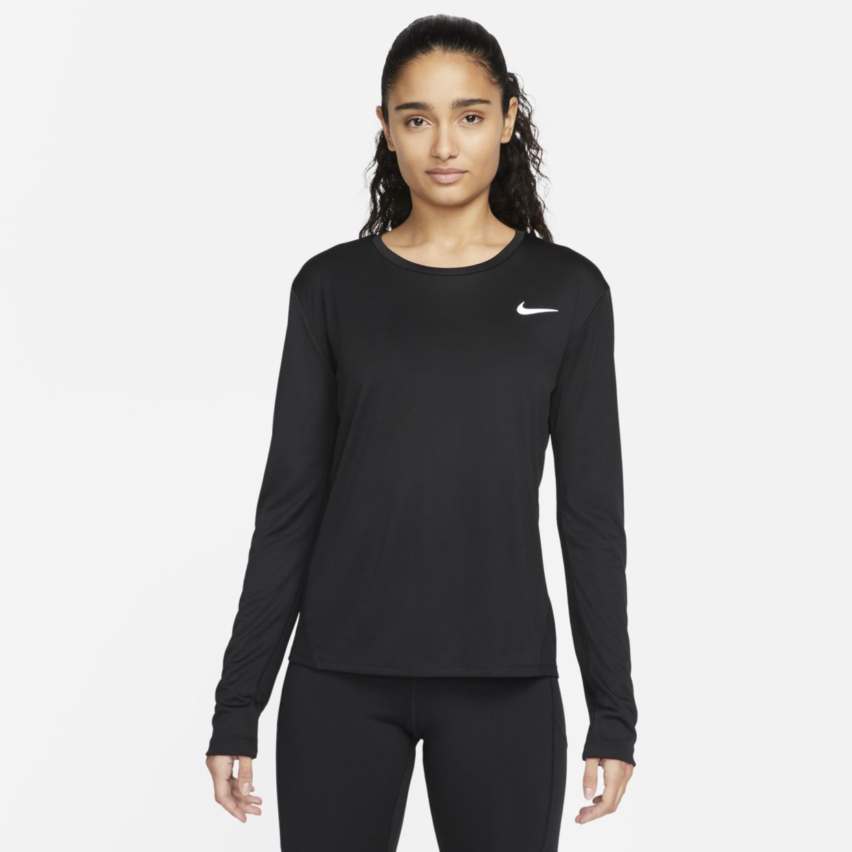 

Лонгслив женский Nike DJ0953-010 черный XS, DJ0953-010