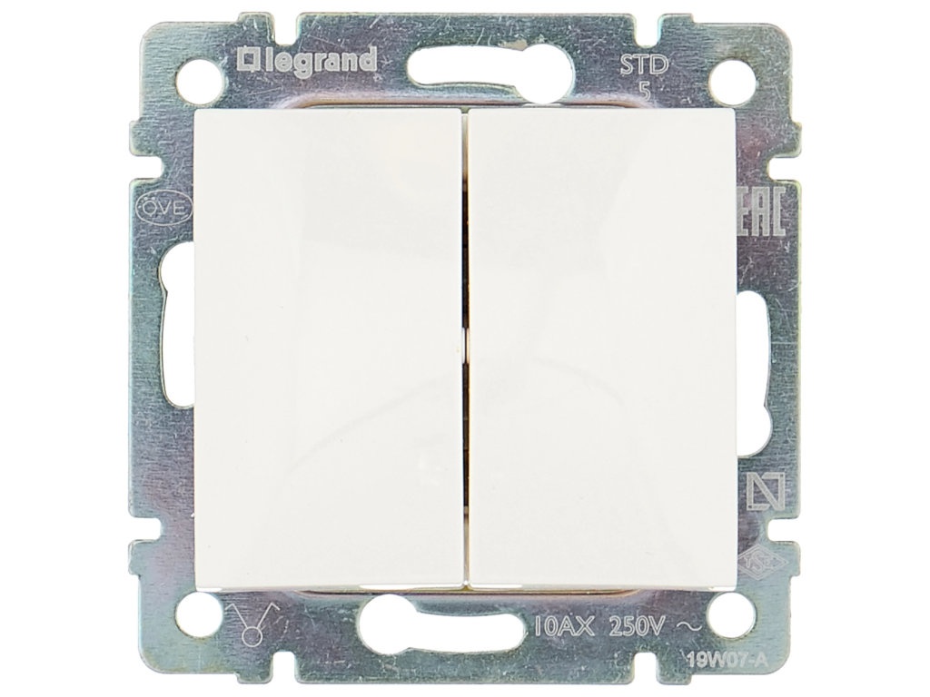 фото Выключатель legrand valena двухклавишный white 774405