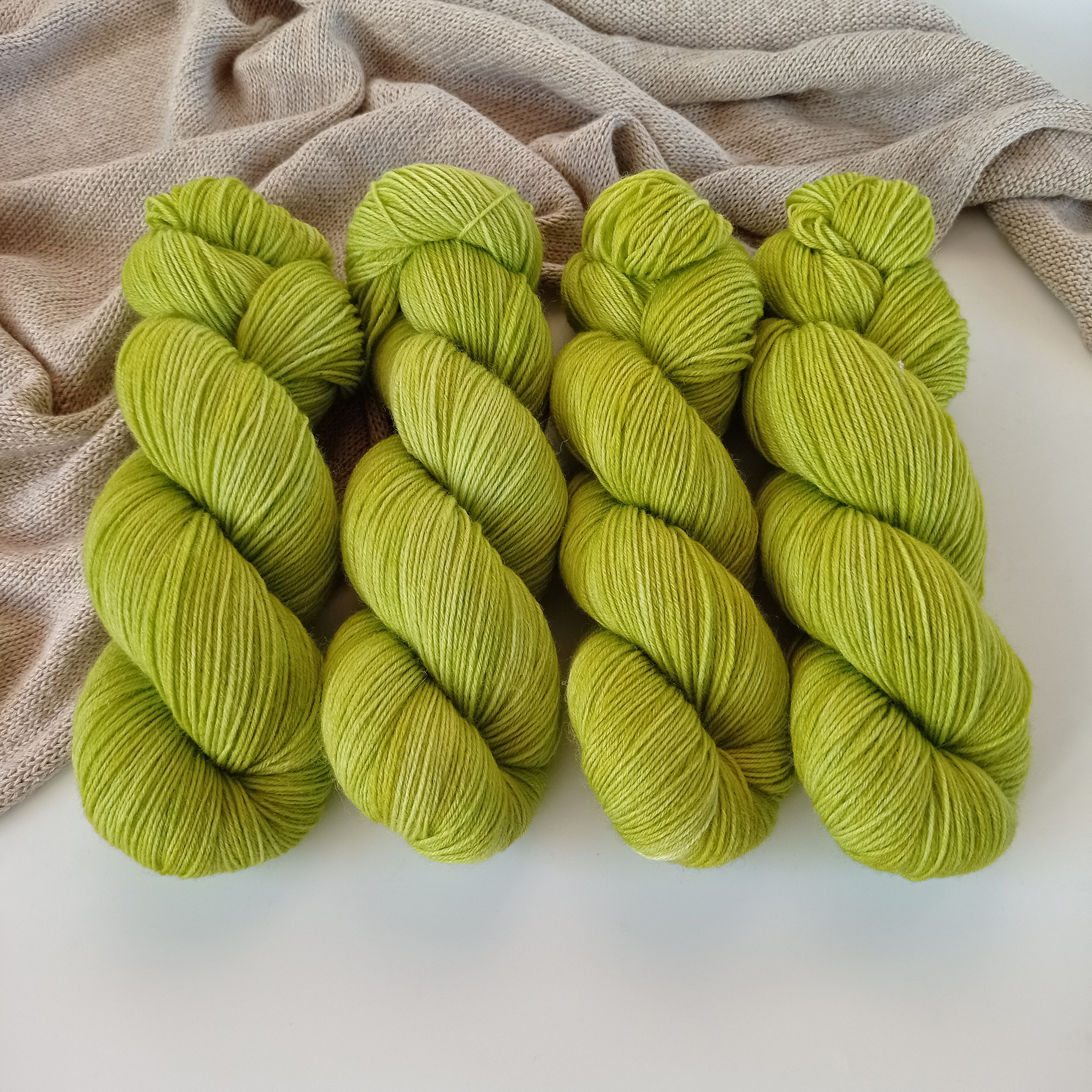 Носочная пряжа Wonder Yarn, 75% шерсть меринос 25% полиамид, 420м/100гр, лайм