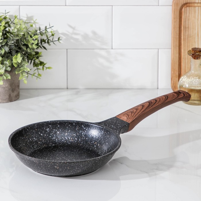 

СковородаGranit lux, d=21 см, пластиковая ручка, индукция, антипригарное покрытие, тёмно-с
