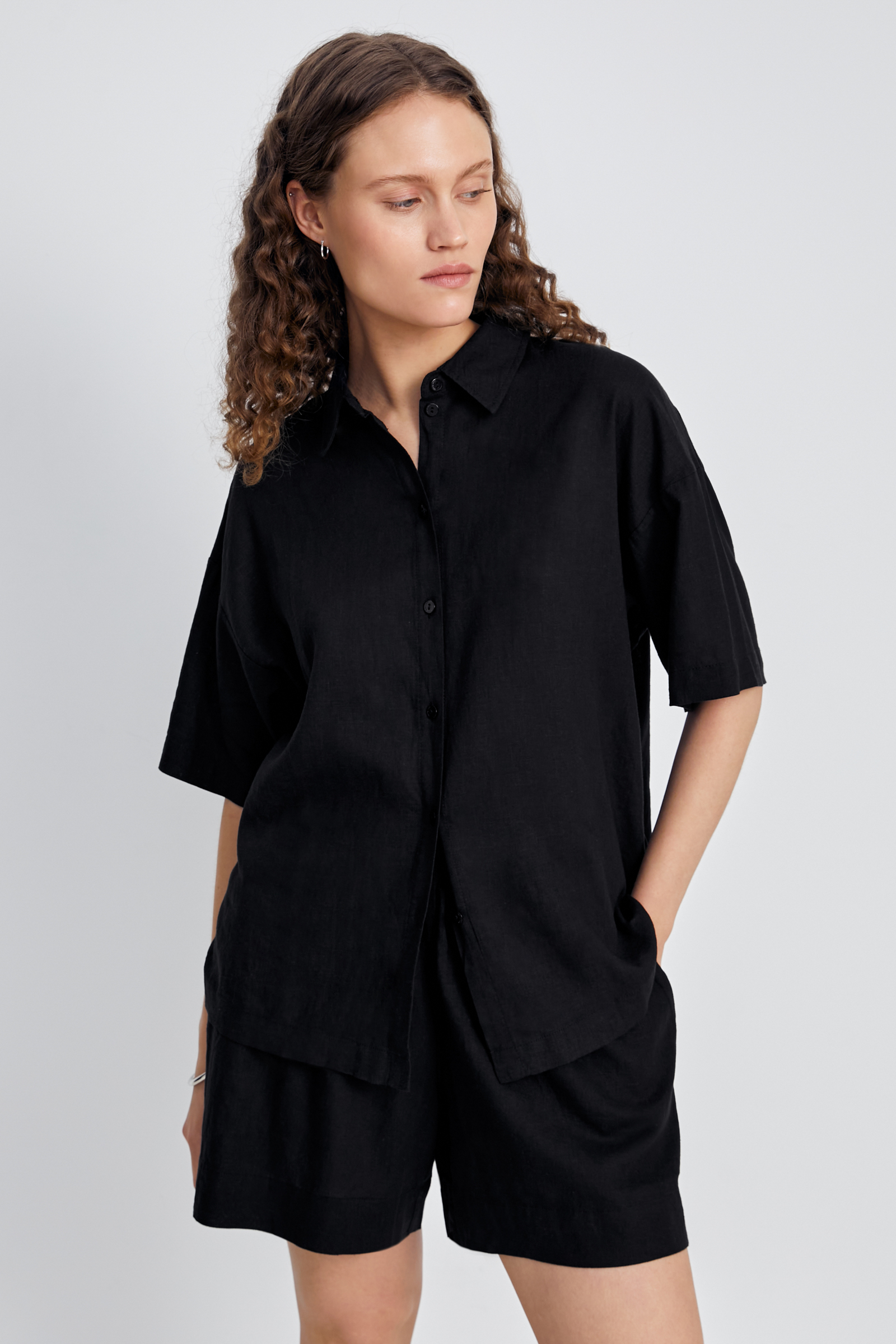 Рубашка женская Finn Flare BAS-100138 черная XL