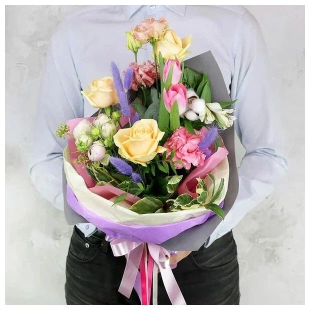 Нежный букет из роз тюльпанов лизиантусов с хлопком, Букет Маркет,Яркая нежность,B0493