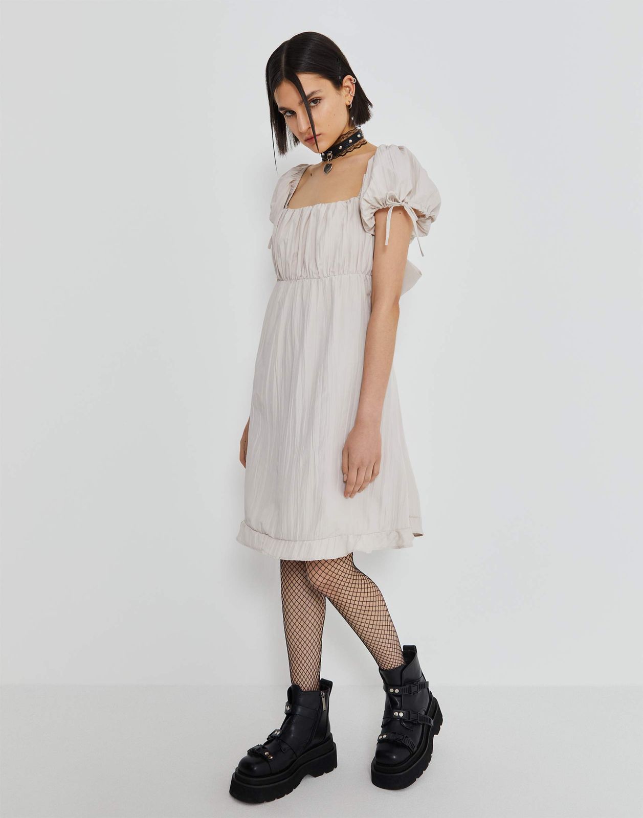 

Платье для девочки Gloria Jeans GDR029044 светло-бежевый 8-10л/140, GDR029044