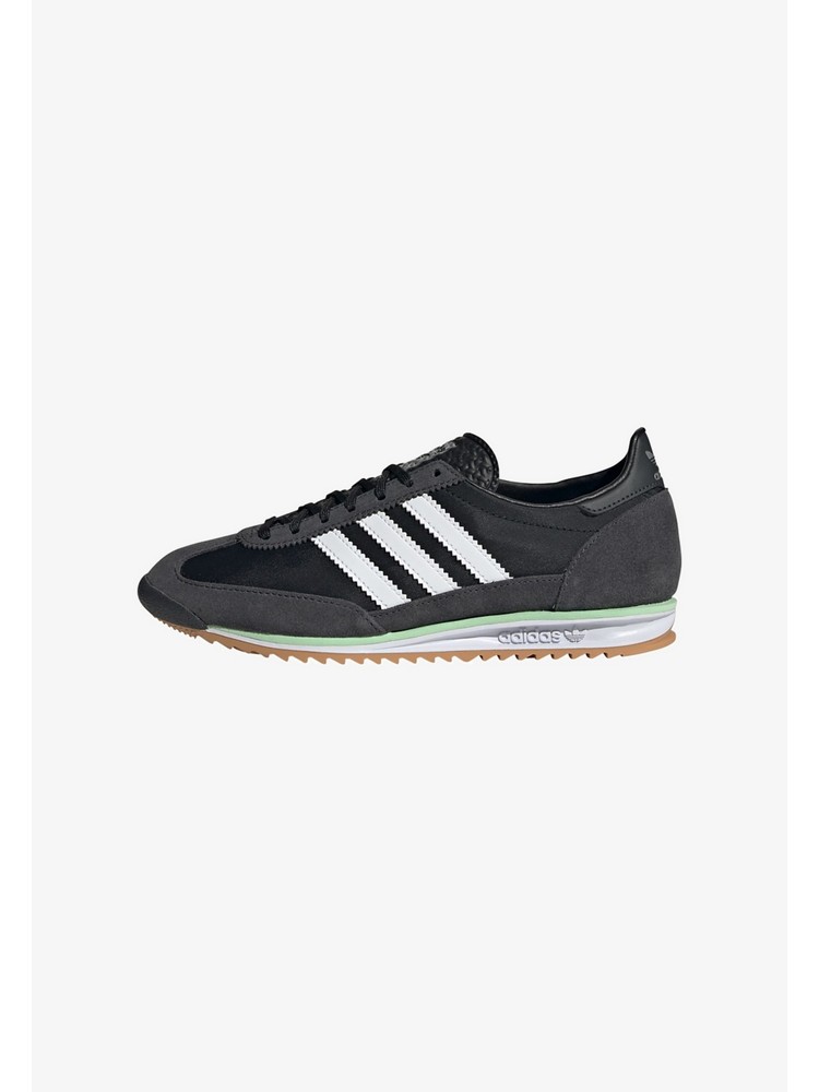 

Кроссовки женские Adidas Originals AD111A2KZ черные 39 1/3 EU, Черный, AD111A2KZ