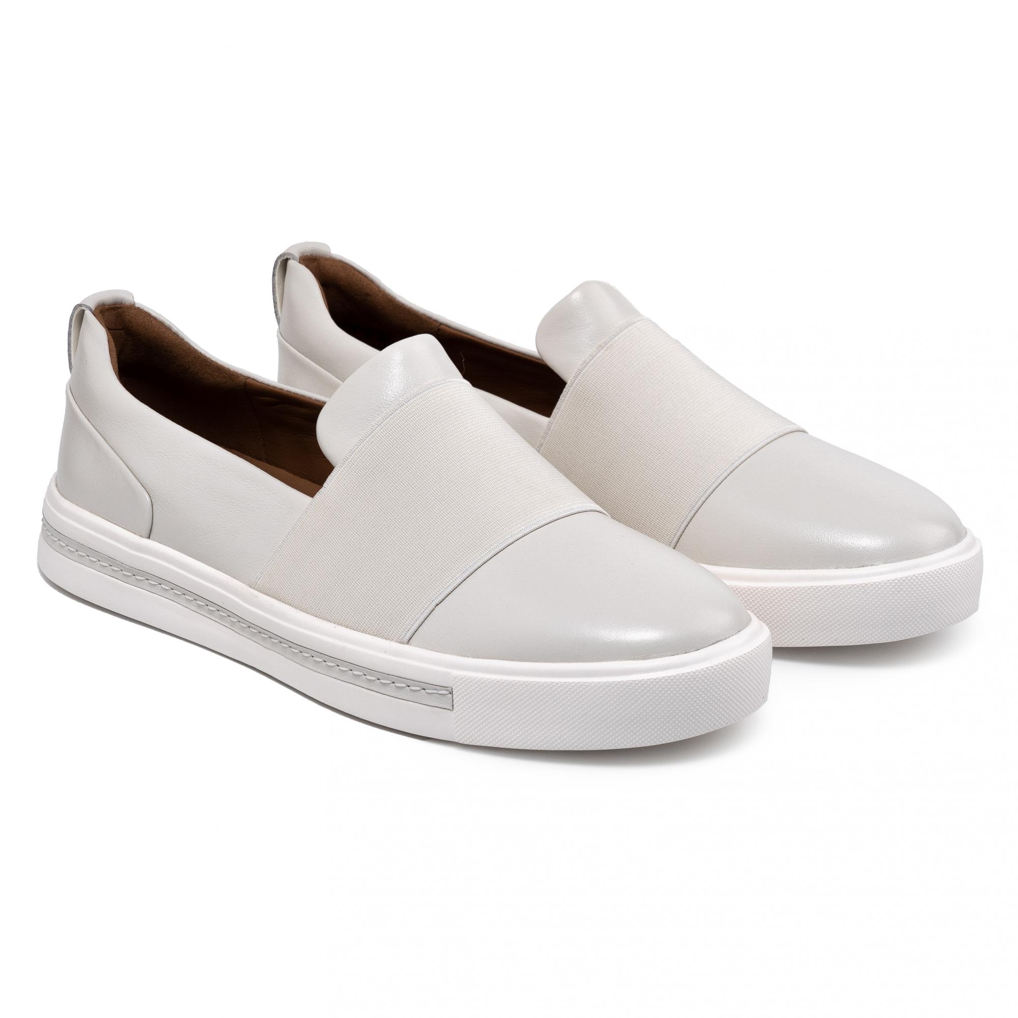 

Слипоны женские Clarks Un Maui Step белые 39 EU, Un Maui Step