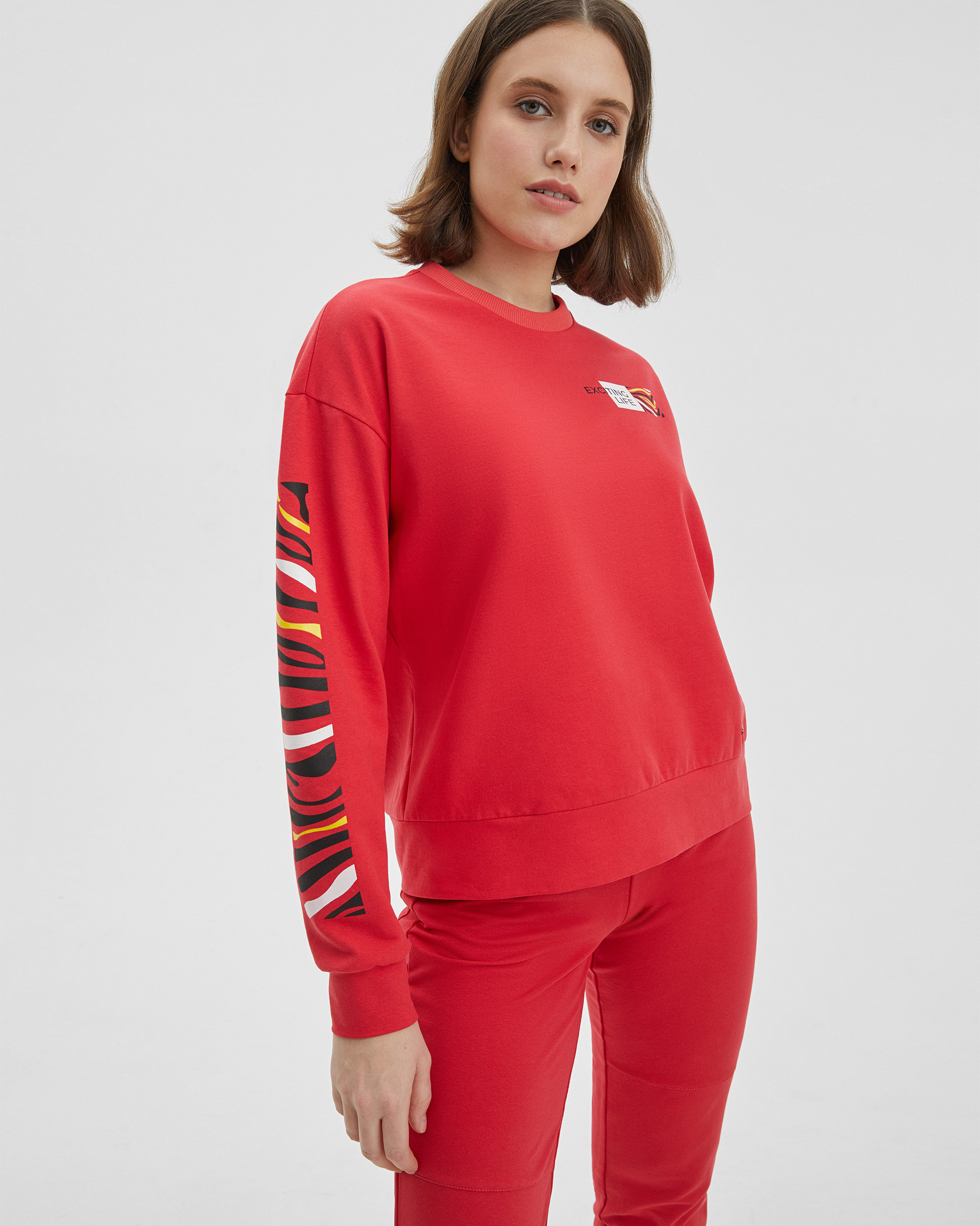 

Свитшот женский BARMARISKA сж-б0189 красный 3xl, сж-б0189-коралловый
