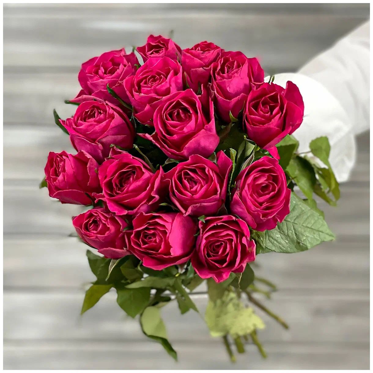 Букет живых цветов из 11 малиновых роз с лентой 40см, Букет Маркет,11 роз 40 см,B1861