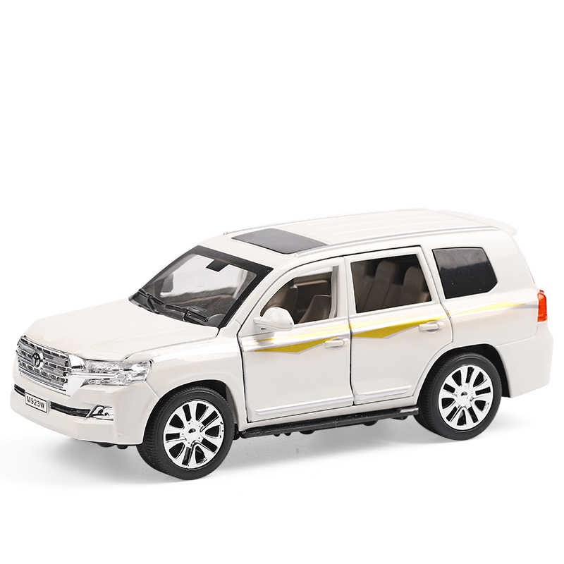 

Металлическая машинка Toyota Land Cruiser 200 цв. белый