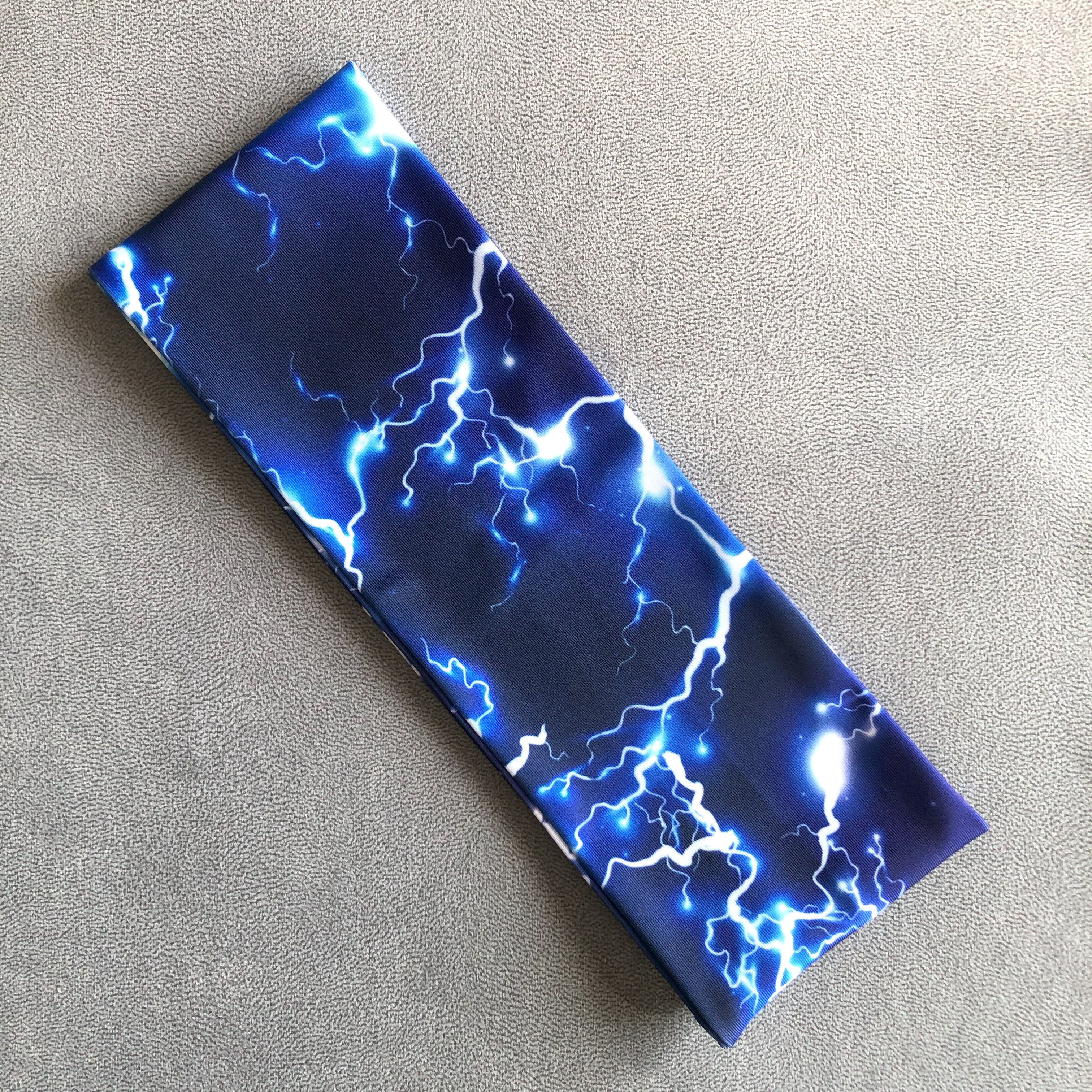 

Повязка унисекс GORNOSTAY 8GB-5-OS молния, Белый;синий, 8-CM