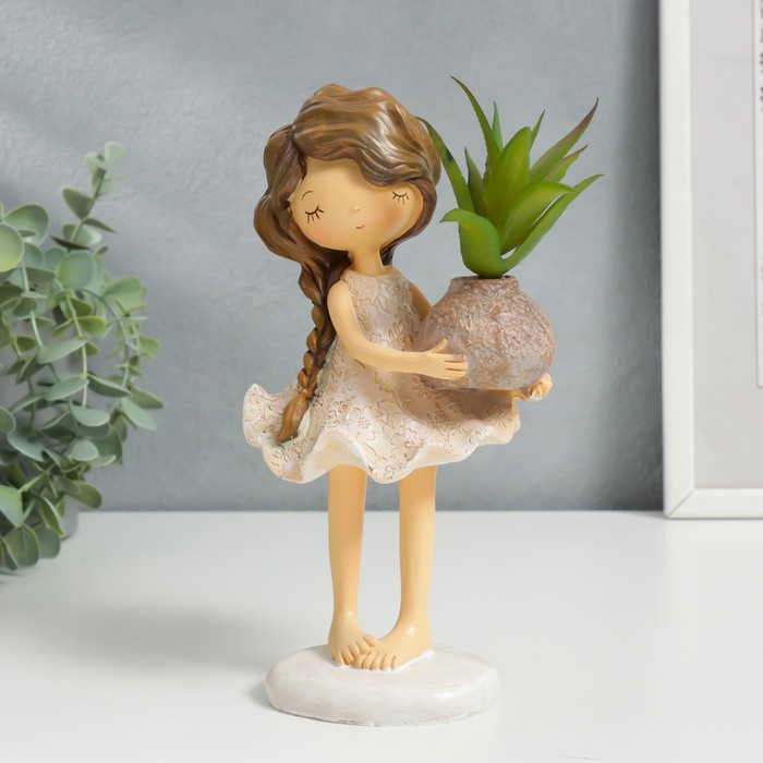 фото Сувенир полистоун "малышка с косой, с растением в вазе" 21х9х11,3 см nobrand